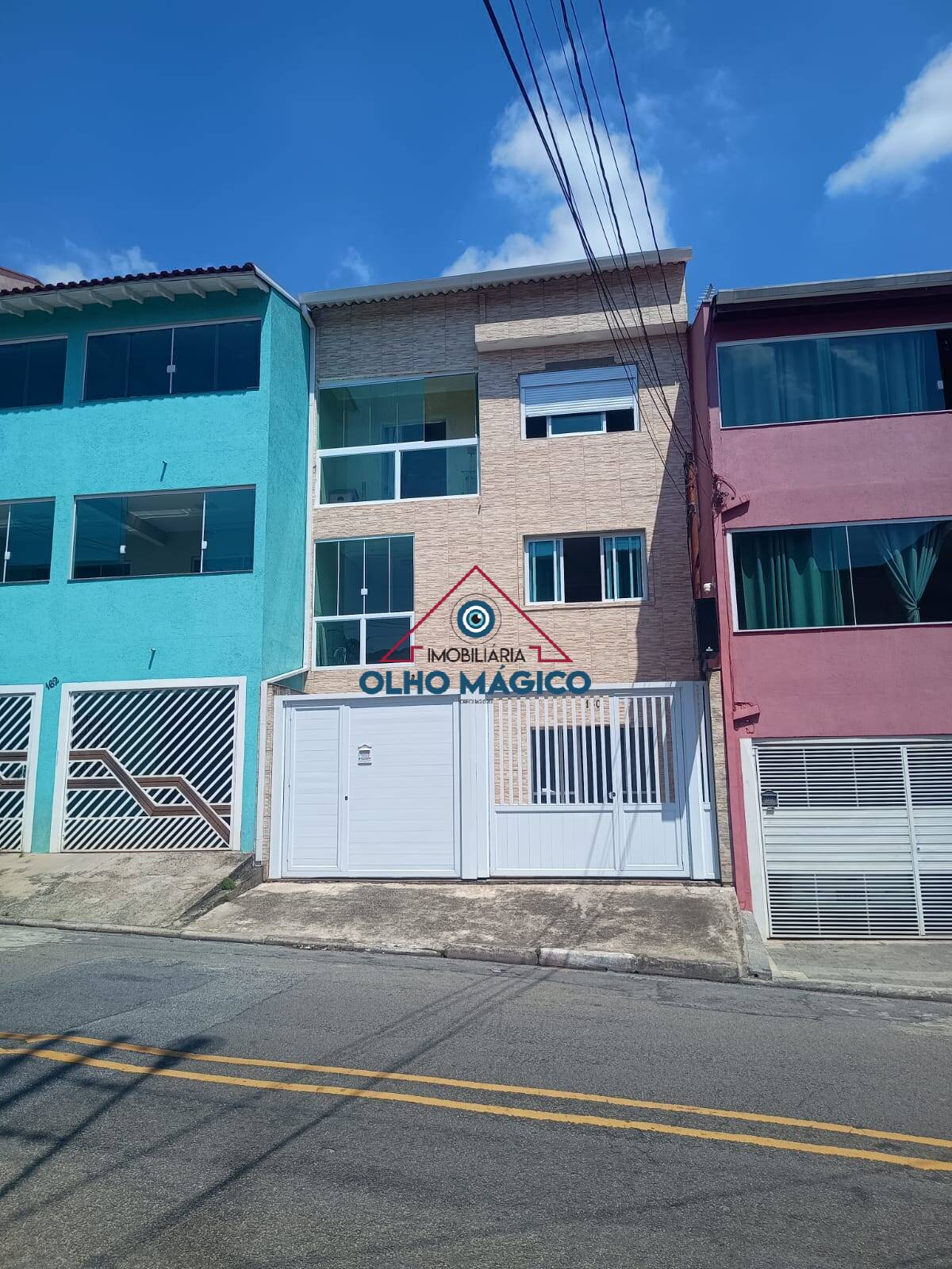 Sobrado Santa Maria - 3 dormitórios e 1 suíte - Aceita permuta