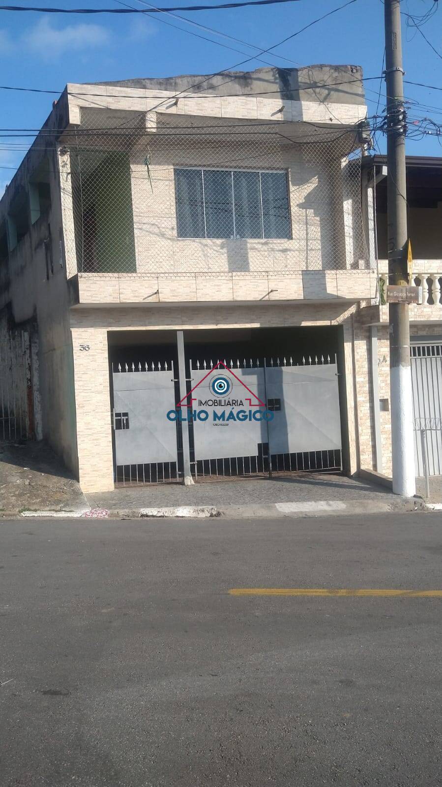 Sobrado ao lado Bradesco Matriz - 2 dormitórios com edícula